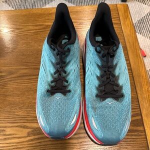 Hoka Clifton 8’s size 13